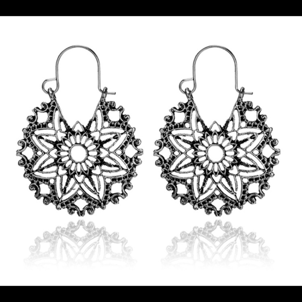 🍃 2/$24 “Ivy” Boho Flower Earrings 🍃 - Picture 6 of 8